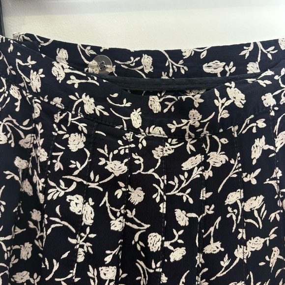 Talbots Petite small Floral Mid Skirt 23” waist - Picture 2 of 5